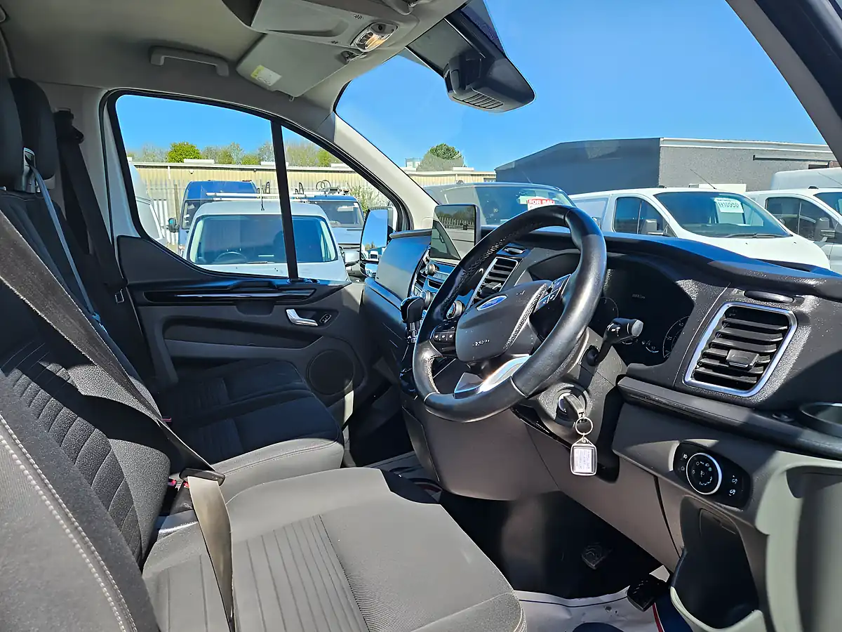 Used 2021 Ford Transit Custom 300 Limited Crew White - Interior and Exterior details 12