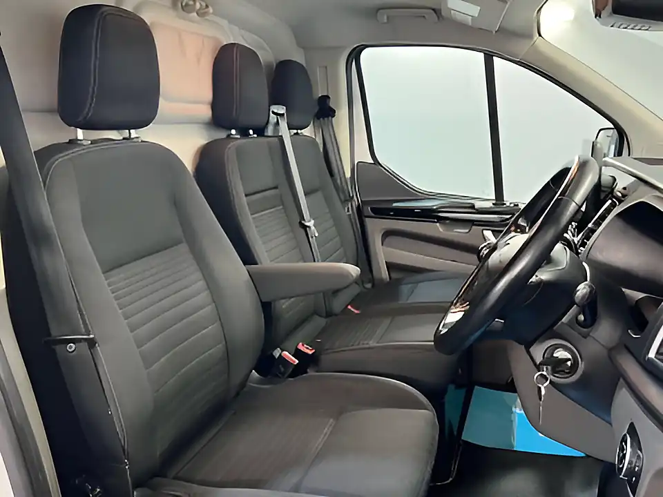 Used 2021 Ford Transit Custom 300 Limited Frozen White - Interior and Exterior details 13