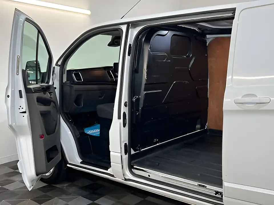 Used 2021 Ford Transit Custom 300 Limited Frozen White - Interior and Exterior details 14