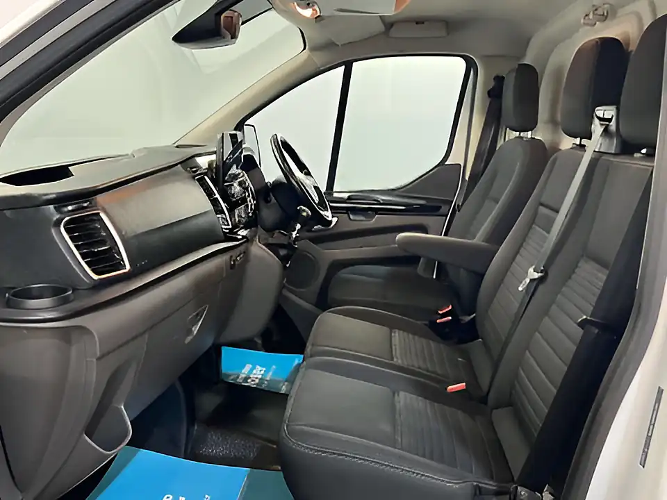 Used 2021 Ford Transit Custom 300 Limited Frozen White - Interior and Exterior details 17
