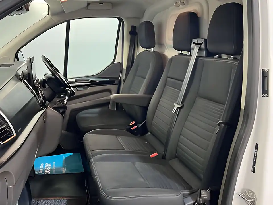 Used 2021 Ford Transit Custom 300 Limited Frozen White - Interior and Exterior details 18