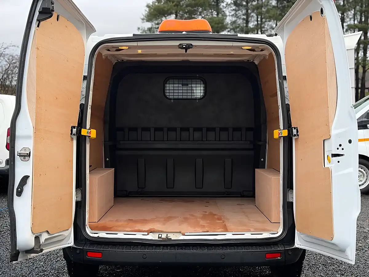 Used 2021 Ford Transit Custom Leader Crew Van Double Cab White - Interior and Exterior details 13