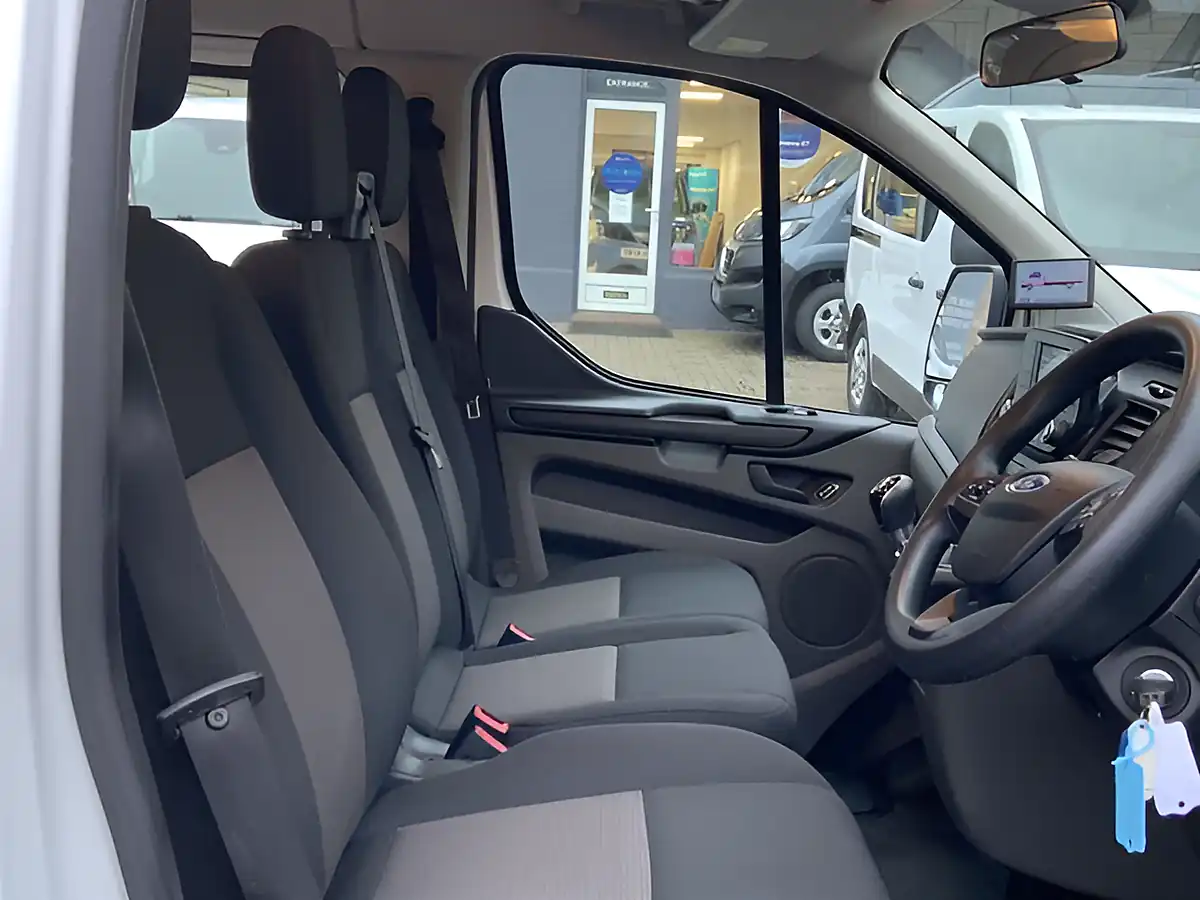 Used 2021 Ford Transit Custom Leader Kombi Double Cab White - Interior and Exterior details 9