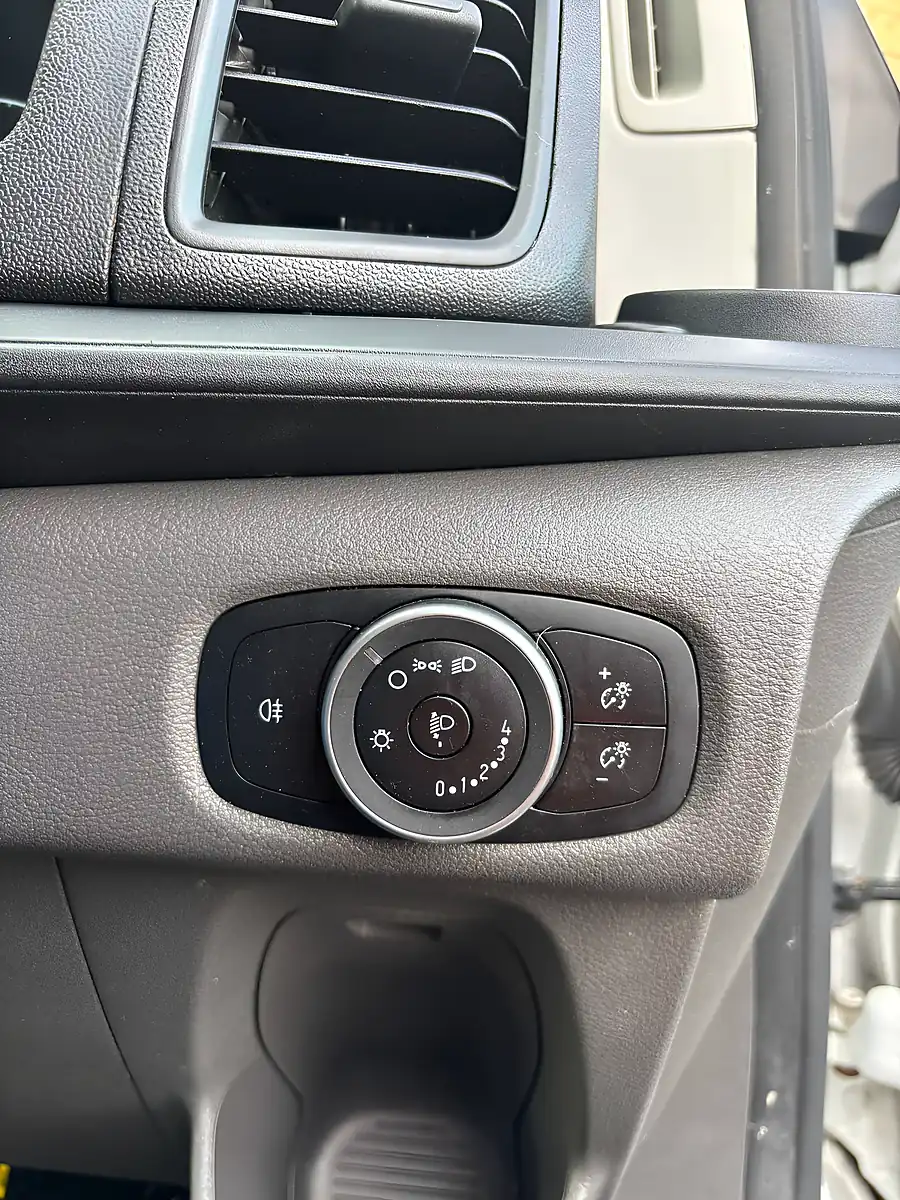 Used 2021 Ford Transit Custom Leader White - Interior and Exterior details 12