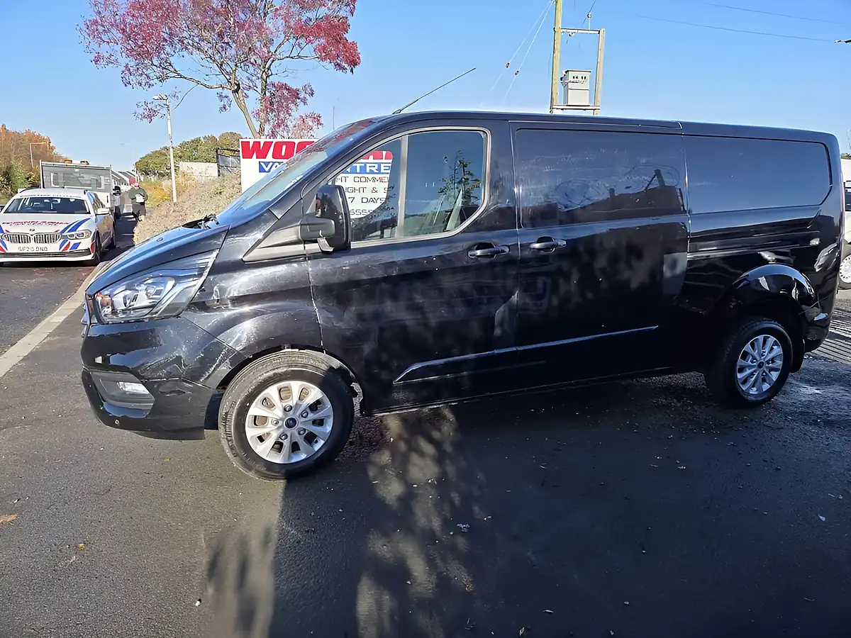 Used 2021 Ford Transit Custom Limited Black - Interior and Exterior details 5