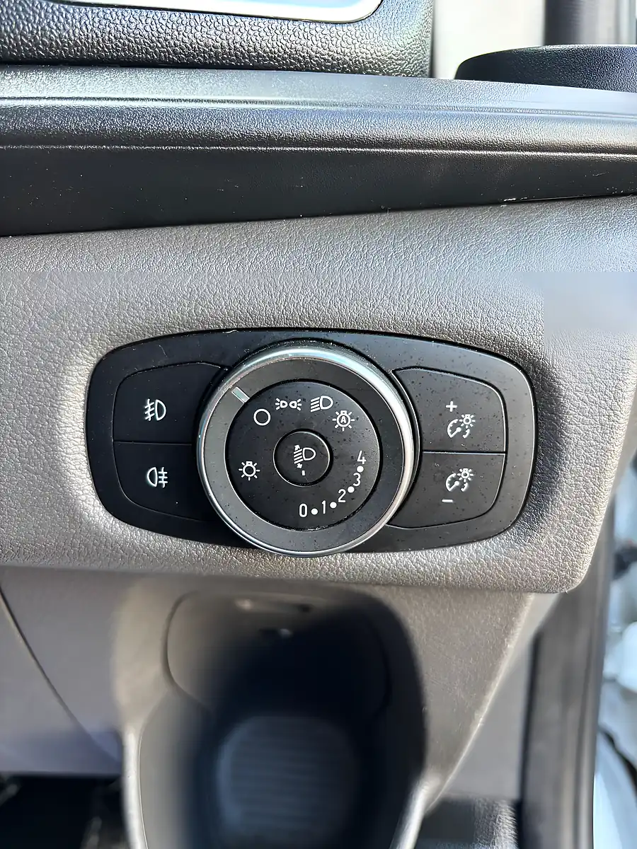 Used 2021 Ford Transit Custom Limited Frozen White - Interior and Exterior details 12