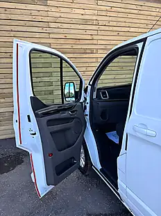 Used 2021 Ford Transit Custom Limited Frozen White - Interior and Exterior details 17