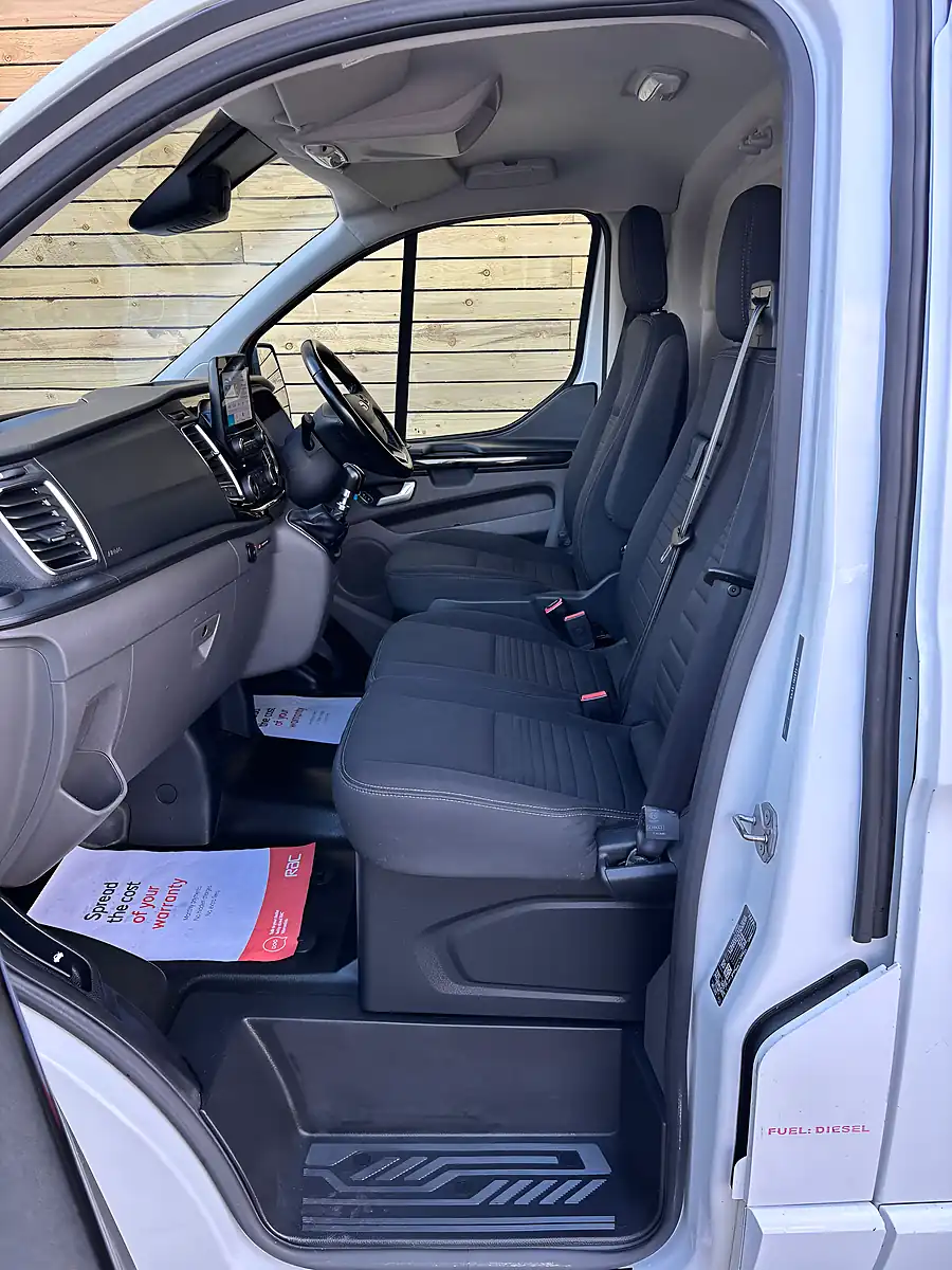 Used 2021 Ford Transit Custom Limited Frozen White - Interior and Exterior details 18