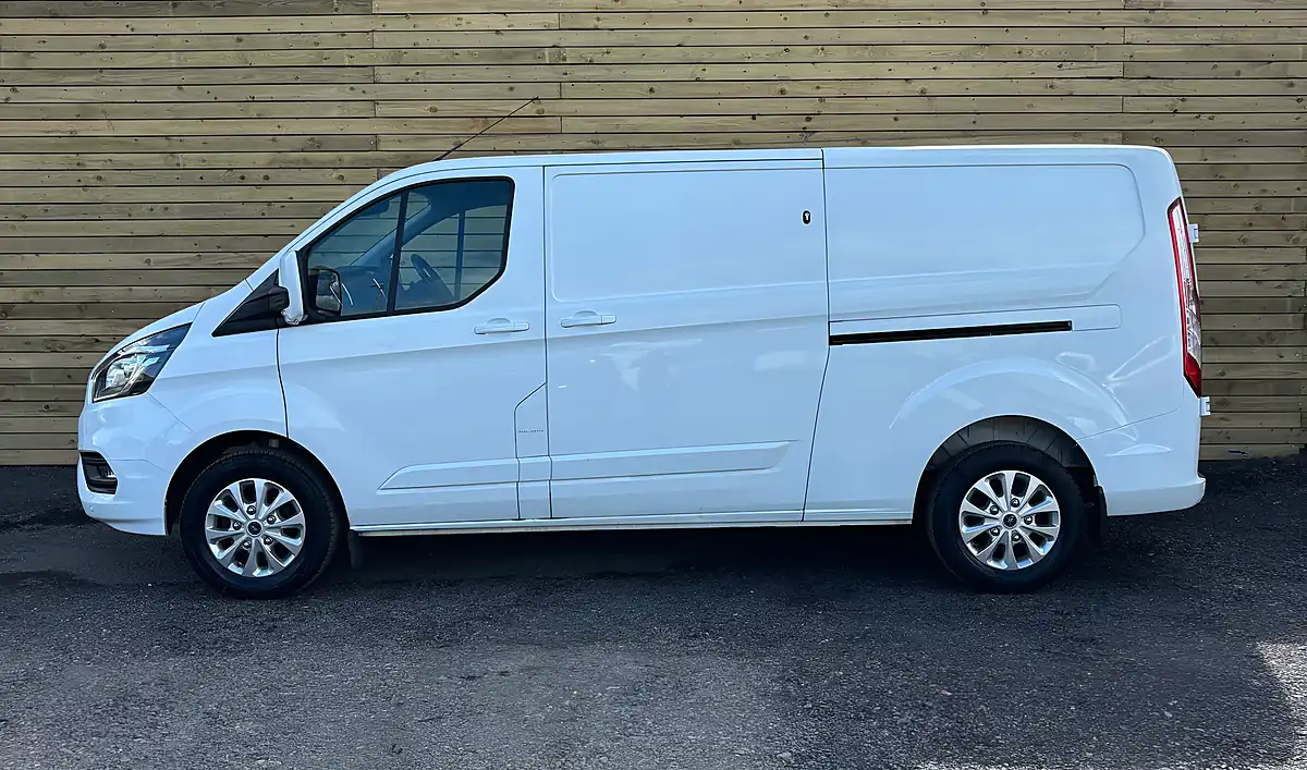 Used 2021 Ford Transit Custom Limited Frozen White - Interior and Exterior details 6