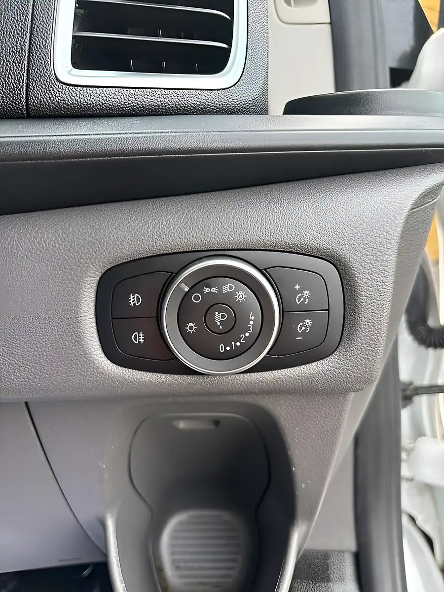 Used 2021 Ford Transit Custom Limited Panel Van White - Interior and Exterior details 16