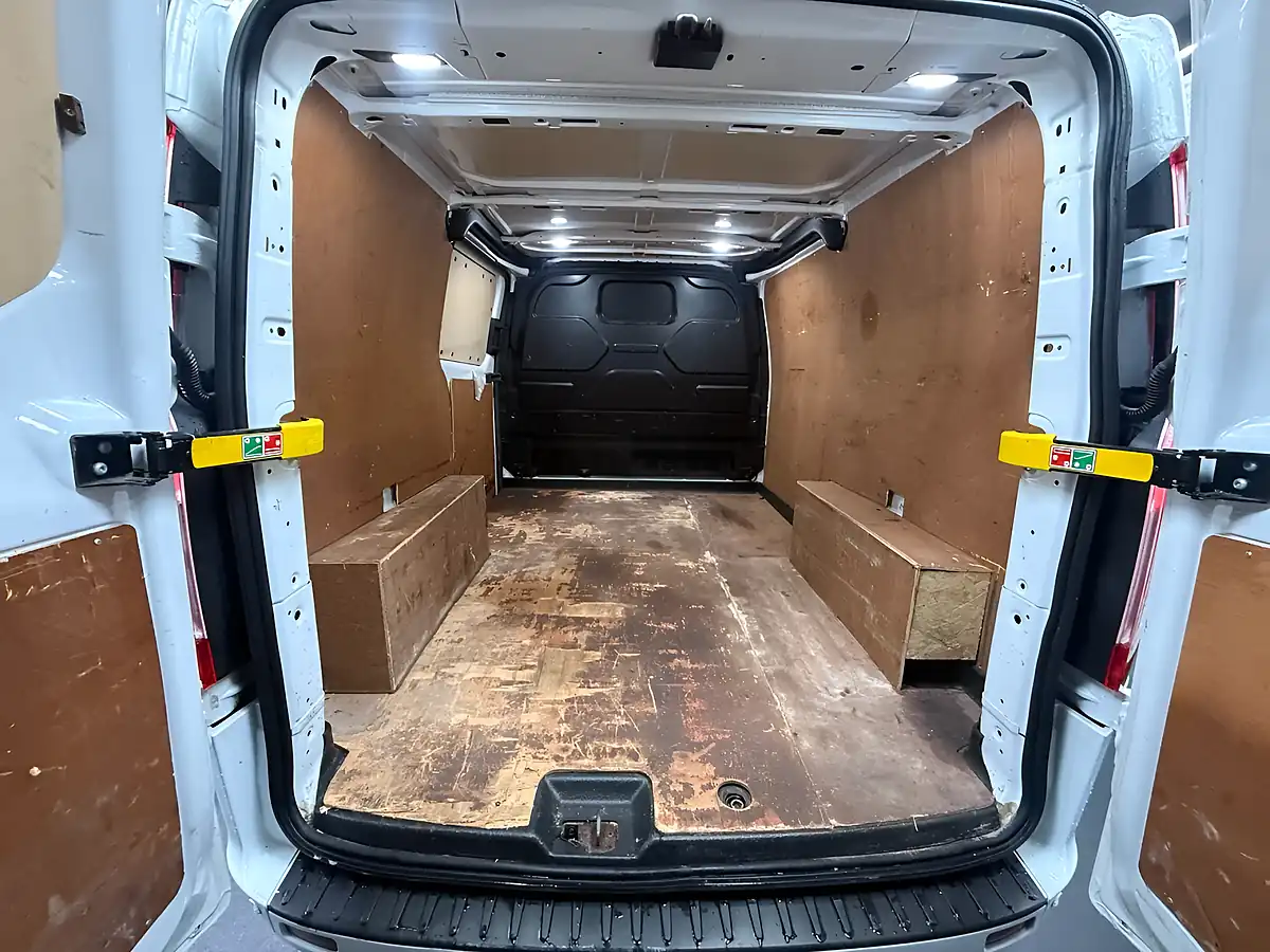 Used 2021 Ford Transit Custom Limited White - Front View