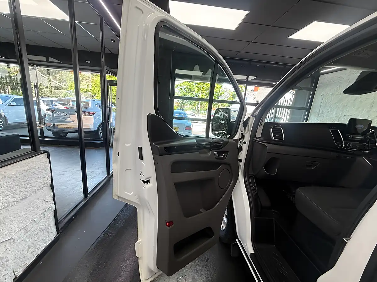 Used 2021 Ford Transit Custom Limited White - Interior and Exterior details 12