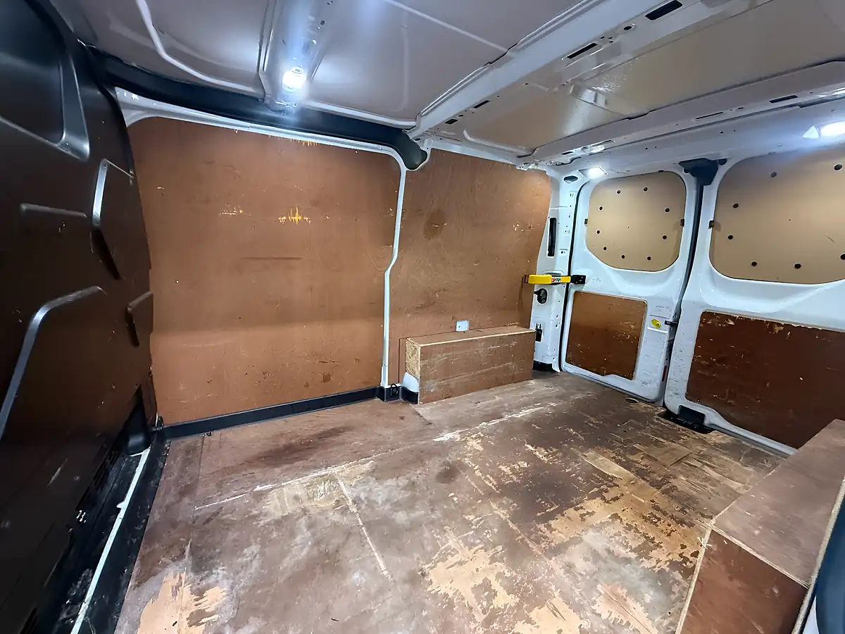 Used 2021 Ford Transit Custom Limited White - Interior and Exterior details 8