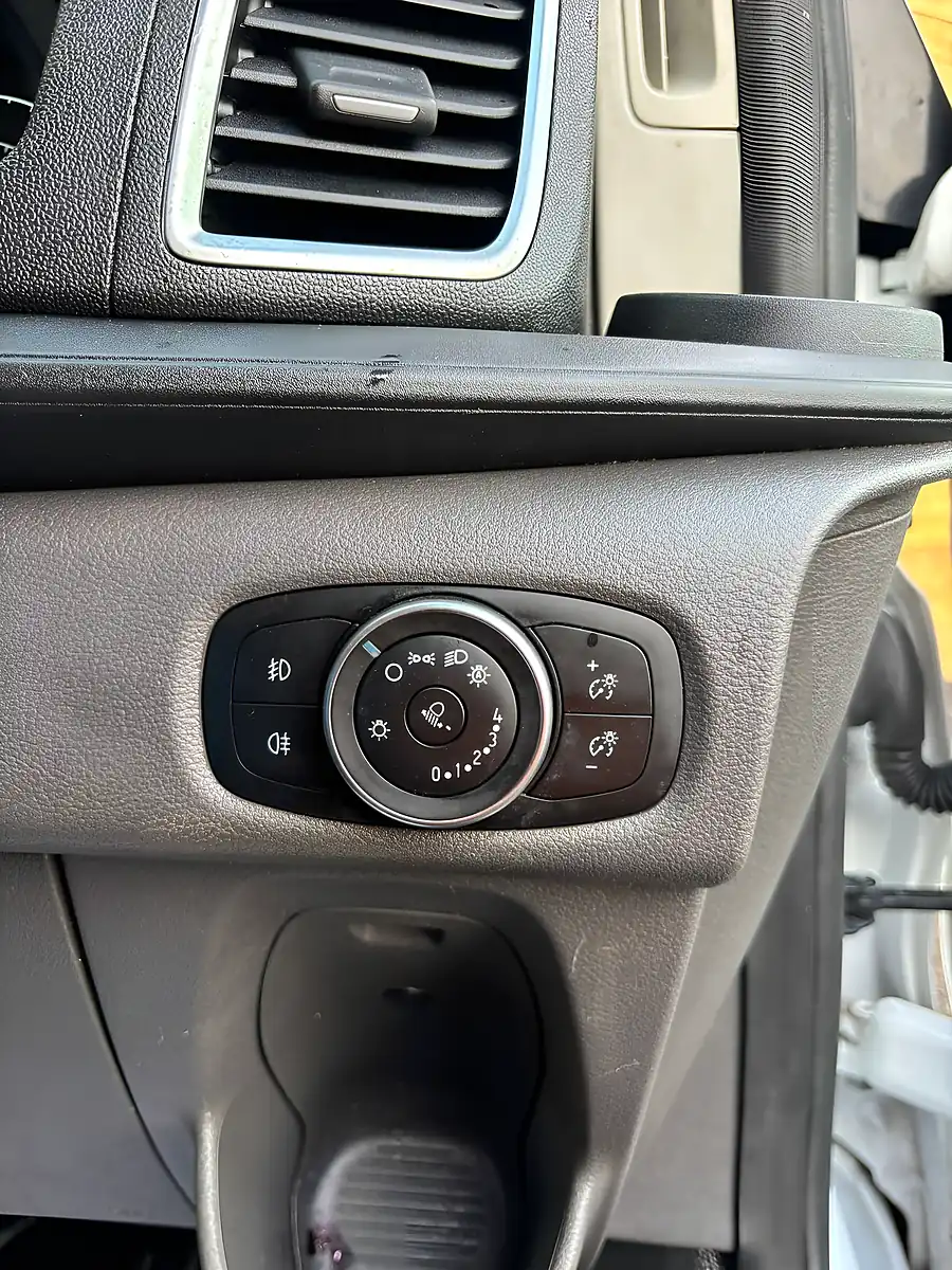 Used 2021 Ford Transit Custom Limited White - Interior and Exterior details 11