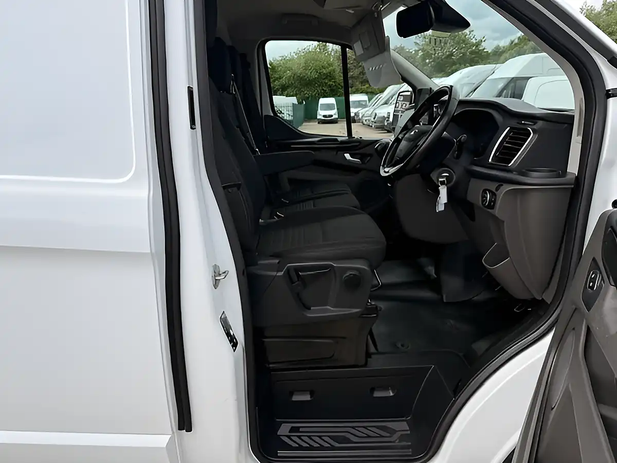 Used 2021 Ford Transit Custom Limited White - Interior and Exterior details 17