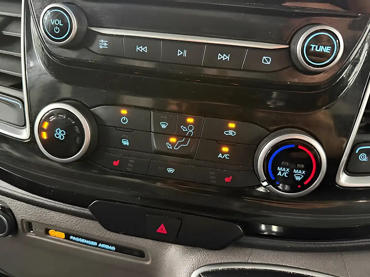 Used 2021 Ford Transit Custom Limited White - Interior and Exterior details 9