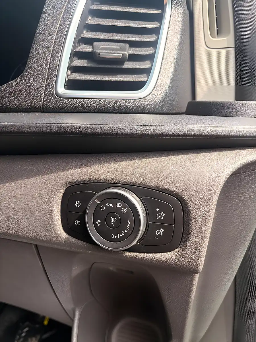 Used 2021 Ford Transit Custom Limited White - Interior and Exterior details 16