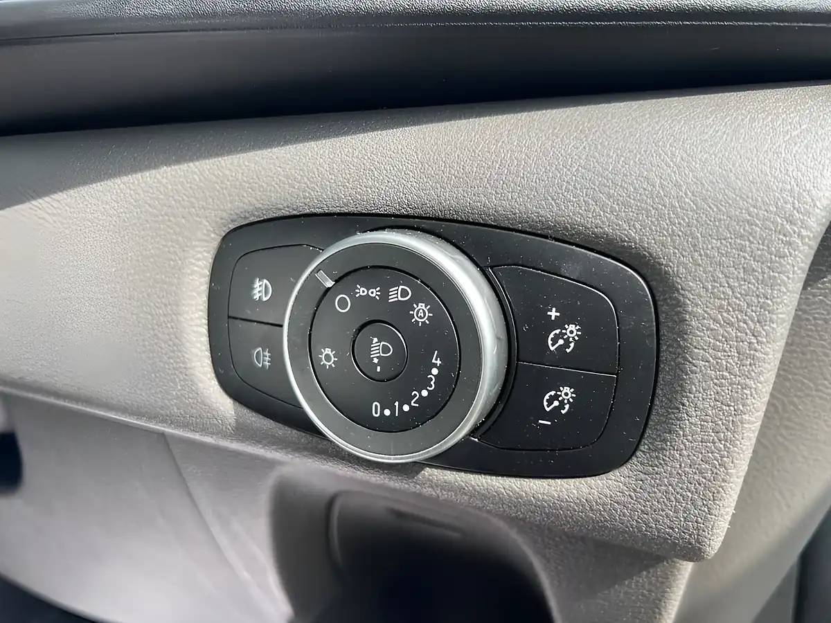 Used 2021 Ford Transit Custom Limited White - Interior and Exterior details 14