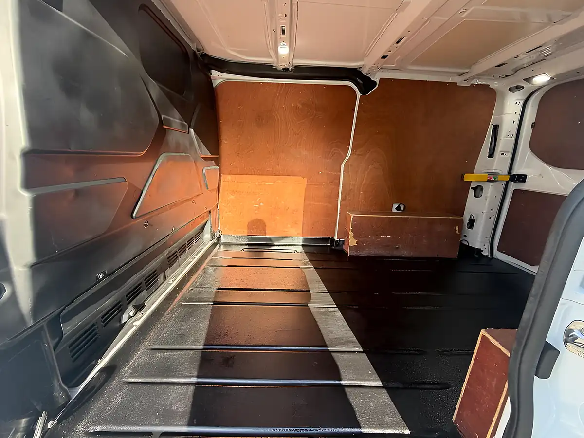 Used 2021 Ford Transit Custom Limited White - Interior and Exterior details 6