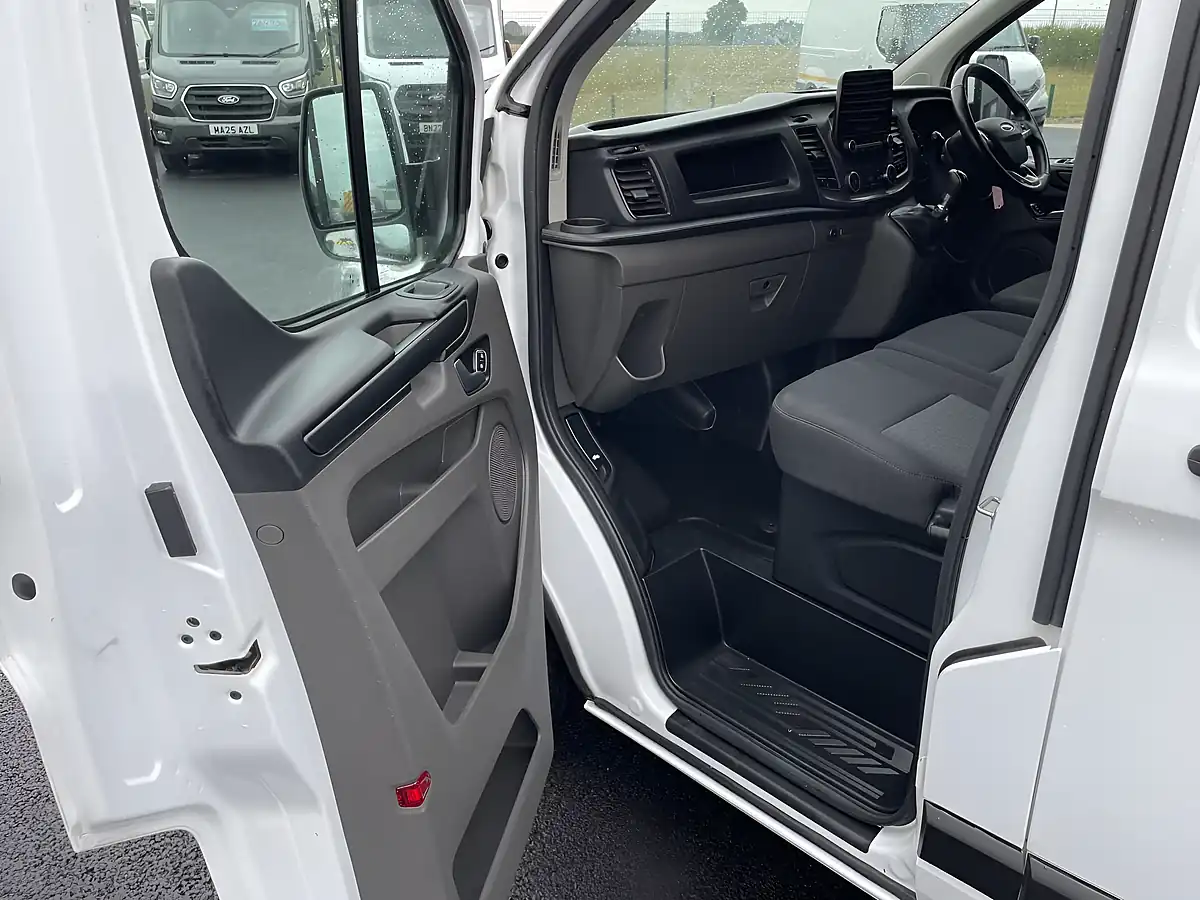 Used 2021 Ford Transit Custom Trend L2H2 White - Interior and Exterior details 10