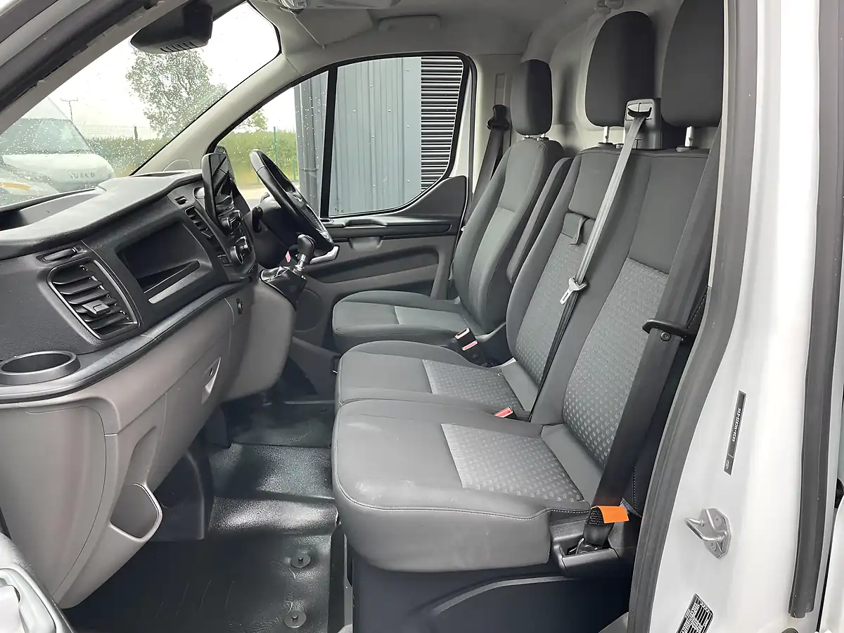 Used 2021 Ford Transit Custom Trend L2H2 White - Interior and Exterior details 11