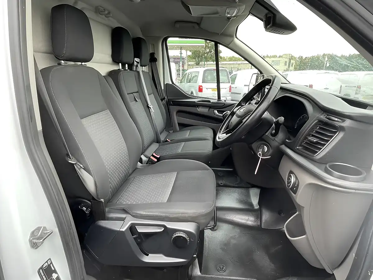 Used 2021 Ford Transit Custom Trend L2H2 White - Interior and Exterior details 9