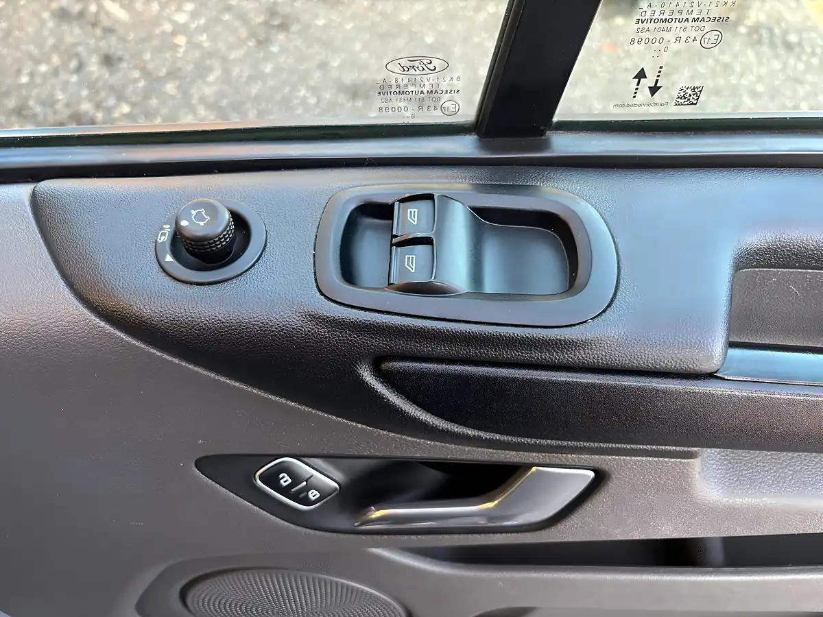 Used 2021 Ford Transit Custom Trend Moondust Silver - Interior and Exterior details 16