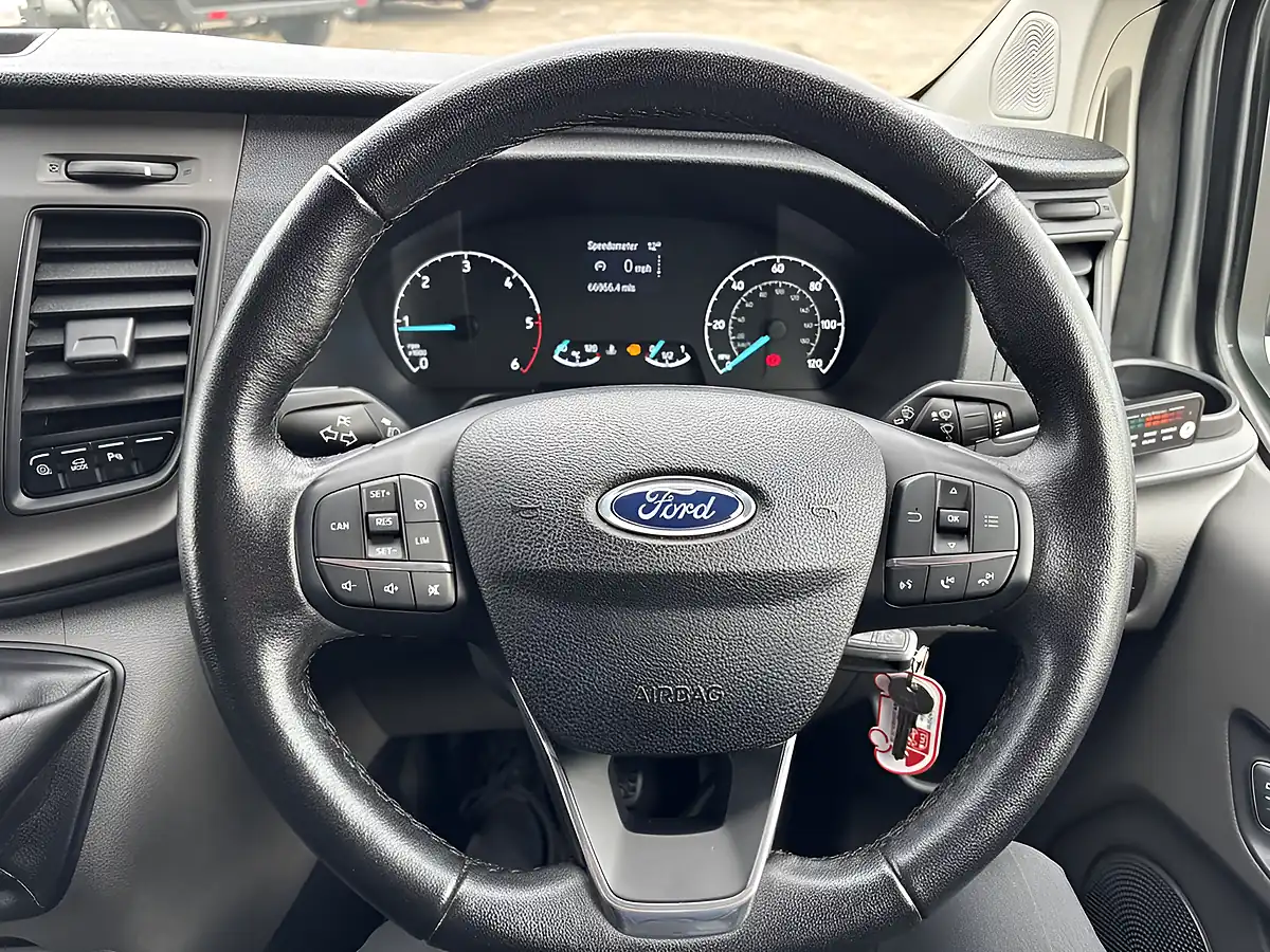 Used 2021 Ford Transit Custom Trend Silver - Interior and Exterior details 12