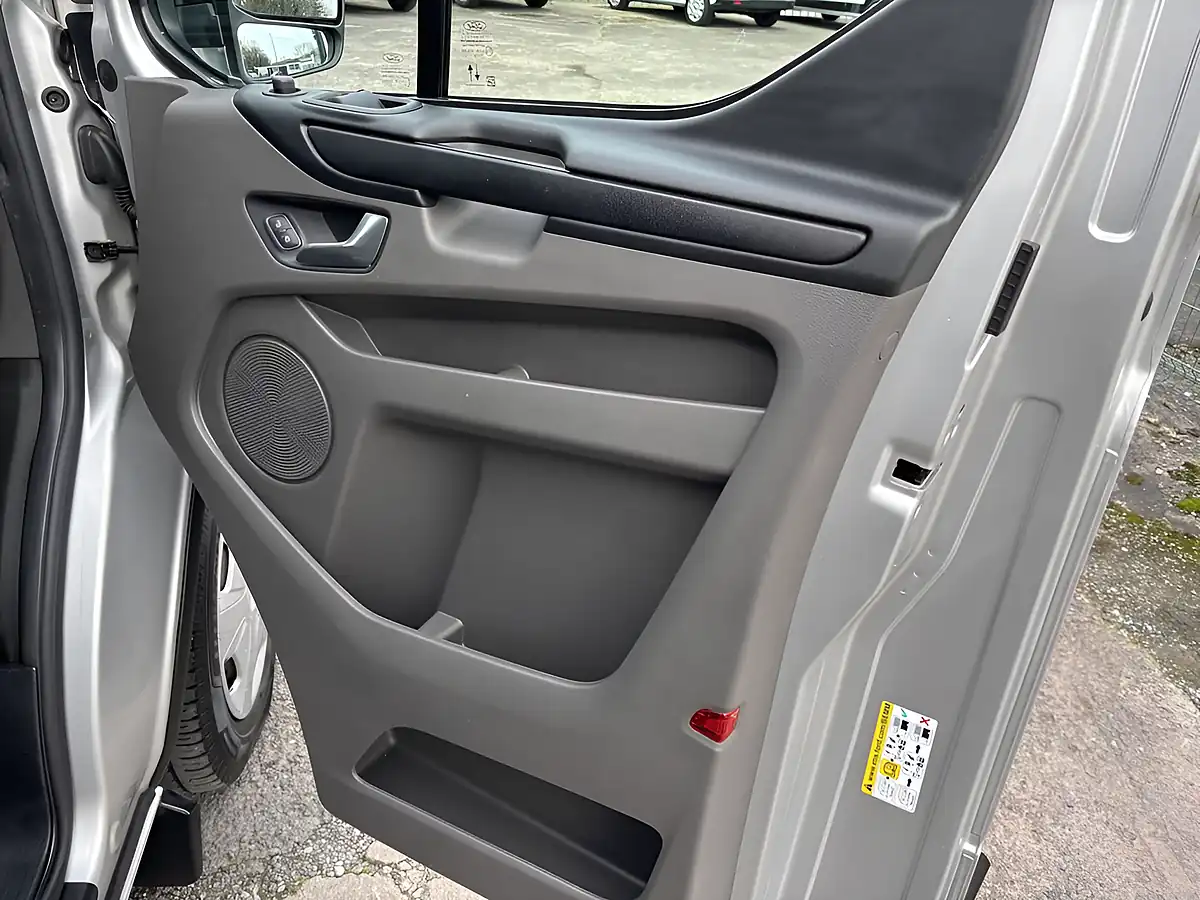 Used 2021 Ford Transit Custom Trend Silver - Interior and Exterior details 9