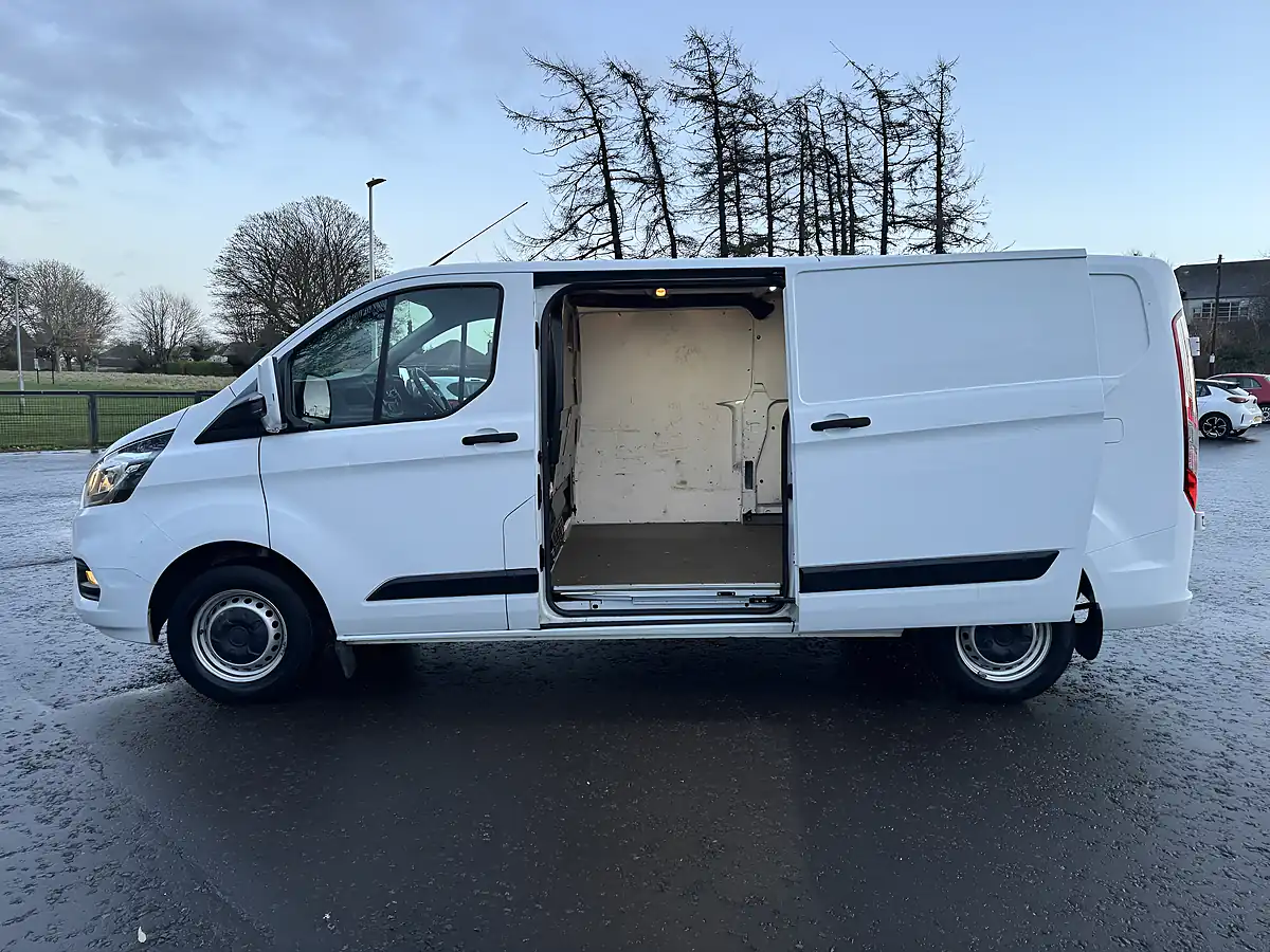 Used 2021 Ford Transit Custom Trend White - Interior and Exterior details 13