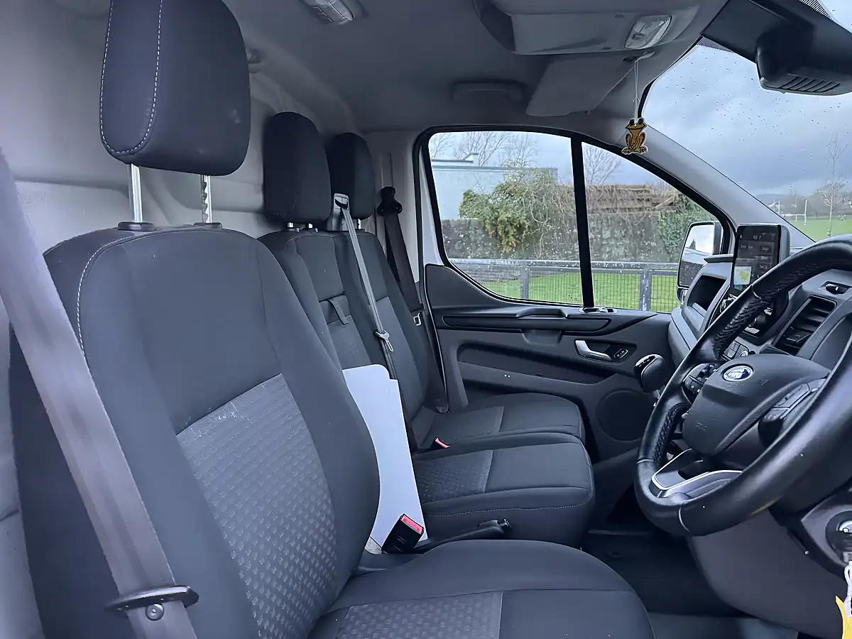 Used 2021 Ford Transit Custom Trend White - Interior and Exterior details 16