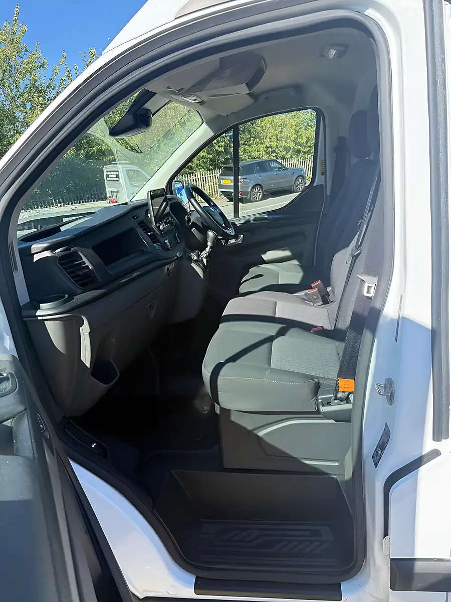 Used 2021 Ford Transit Custom Trend White - Interior and Exterior details 16