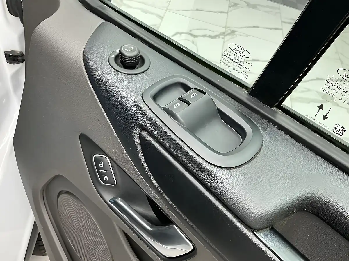 Used 2021 Ford Transit Custom Trend White - Interior and Exterior details 11