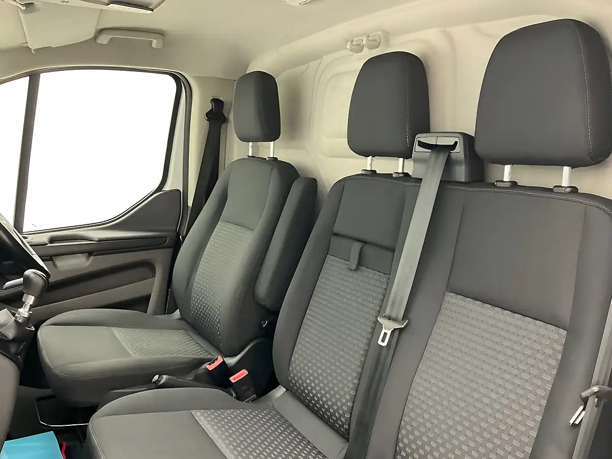 Used 2021 Ford Transit Custom Trend White - Interior and Exterior details 17