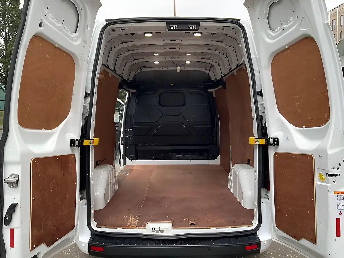 Used 2021 Ford Transit Custom Trend White - Interior and Exterior details 10