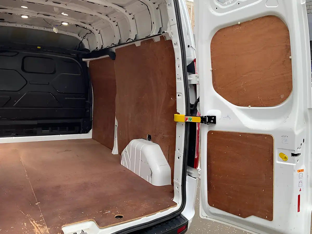 Used 2021 Ford Transit Custom Trend White - Interior and Exterior details 11