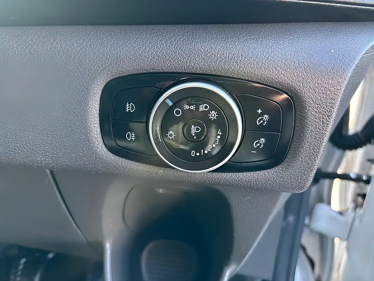 Used 2021 Ford Transit Custom Trend White - Interior and Exterior details 16