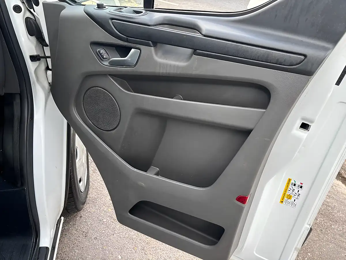 Used 2021 Ford Transit Custom Trend White - Interior and Exterior details 12