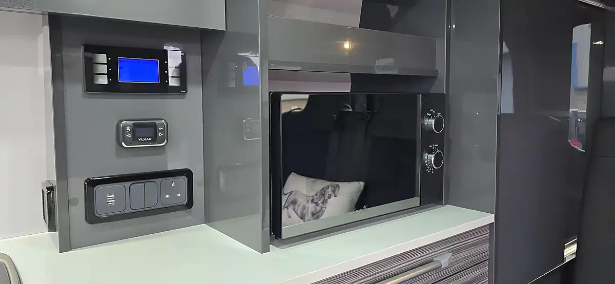 Used 2021 Ford Transit Custom White - Interior and Exterior details 4