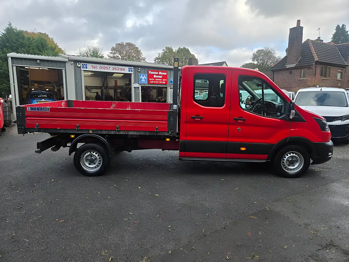 Used 2021 Ford Transit Double Cab Tipper Red - Interior and Exterior details 10