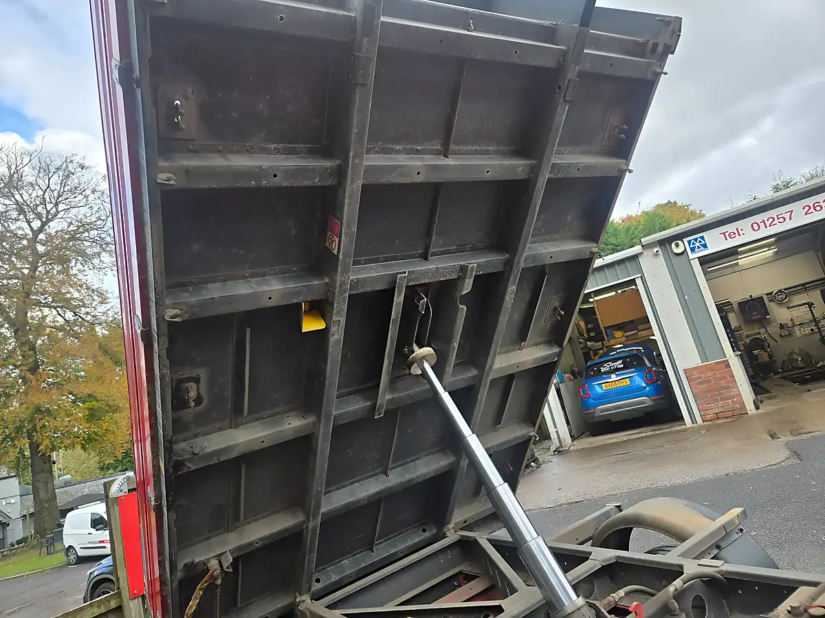 Used 2021 Ford Transit Double Cab Tipper Red - Interior and Exterior details 18