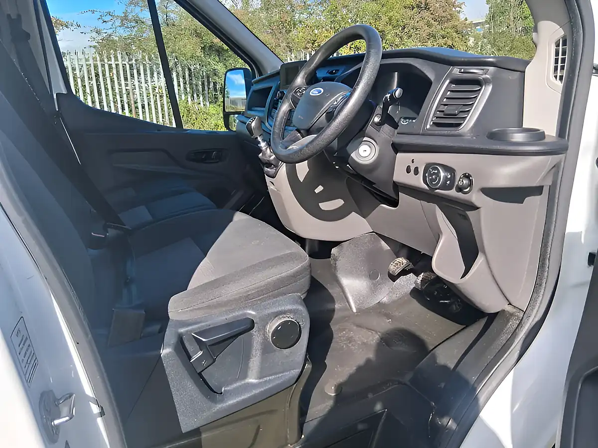 Used 2021 Ford Transit Luton White - Interior and Exterior details 13