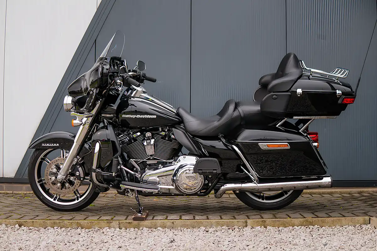 Used 2021 Harley-Davidson Electra Glide Ultra Limited Vivid Black - Interior and Exterior details 15