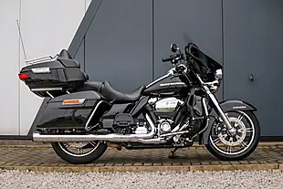 Used 2021 Harley-Davidson Electra Glide Ultra Limited Vivid Black - Interior and Exterior details 4