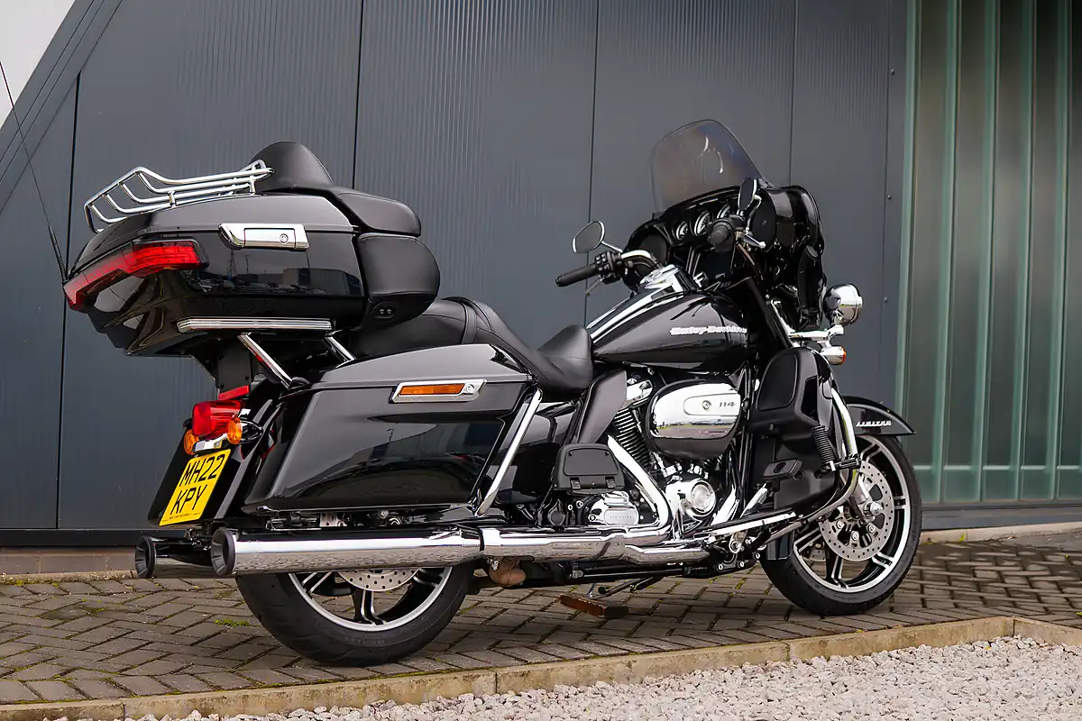 Used 2021 Harley-Davidson Electra Glide Ultra Limited Vivid Black - Interior and Exterior details 6