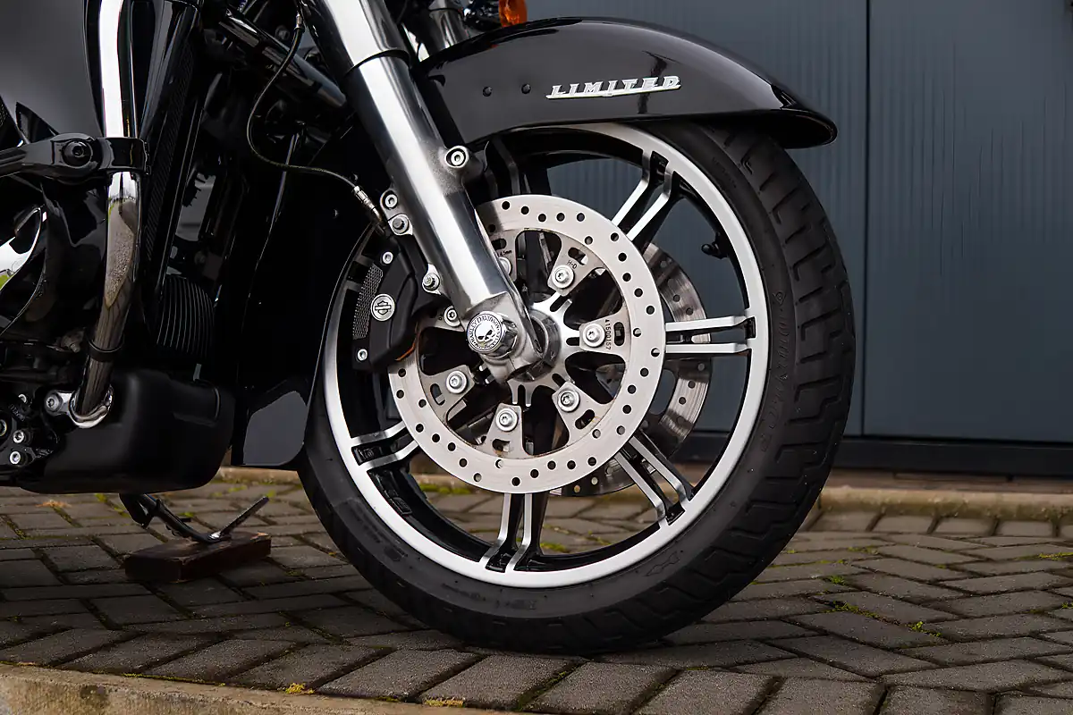 Used 2021 Harley-Davidson Electra Glide Ultra Limited Vivid Black - Interior and Exterior details 8