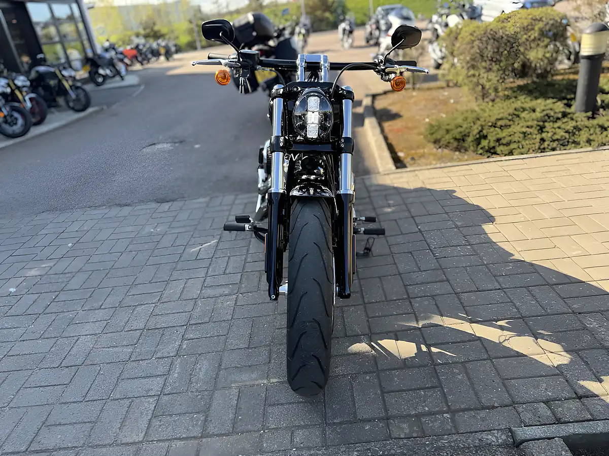Used 2021 Harley-Davidson Fxbrs Breakout Black - Interior and Exterior details 4