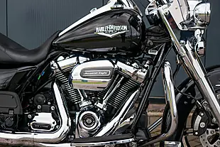 Used 2021 Harley-Davidson Road King Standard Vivid Black - Interior and Exterior details 10