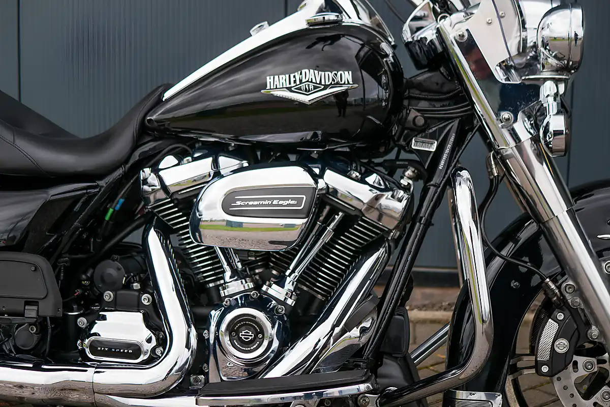 Used 2021 Harley-Davidson Road King Standard Vivid Black - Interior and Exterior details 10