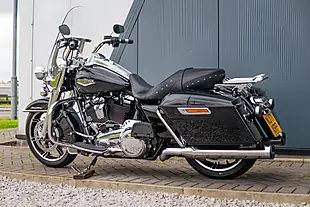 Used 2021 Harley-Davidson Road King Standard Vivid Black - Interior and Exterior details 14